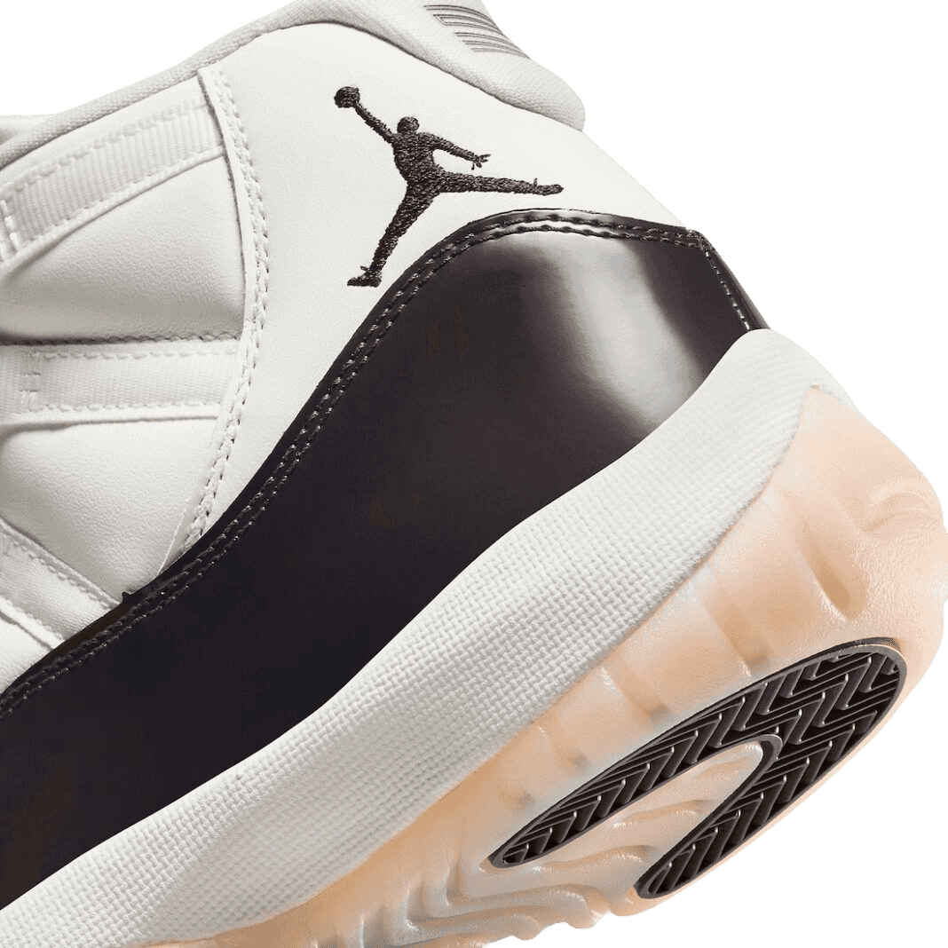 Air Jordan 11 Neapolitan (W)