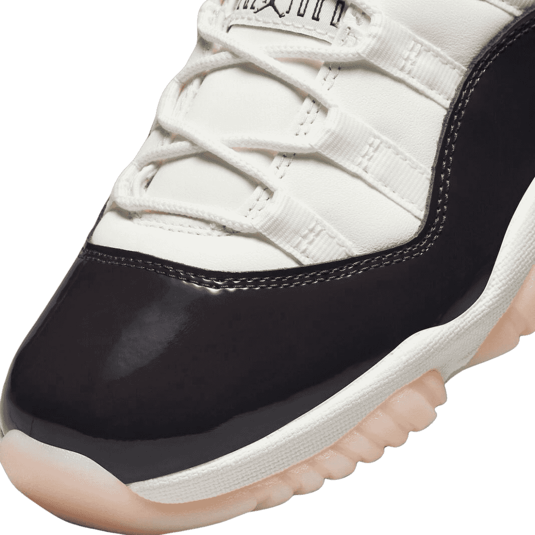 Air Jordan 11 Neapolitan (W)