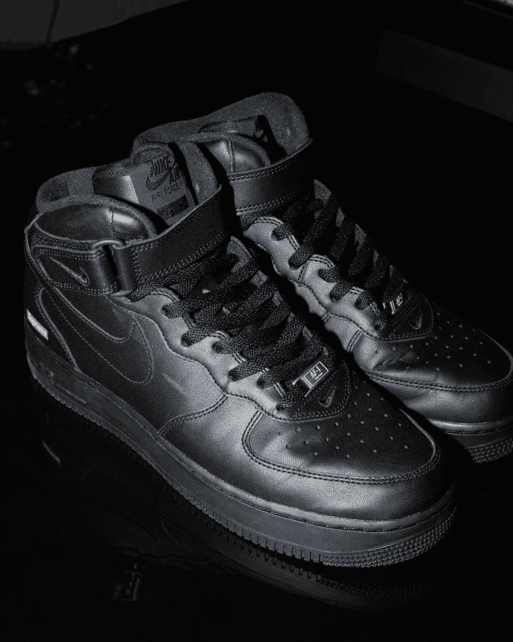 Supreme x Nike Air Force 1 Mid