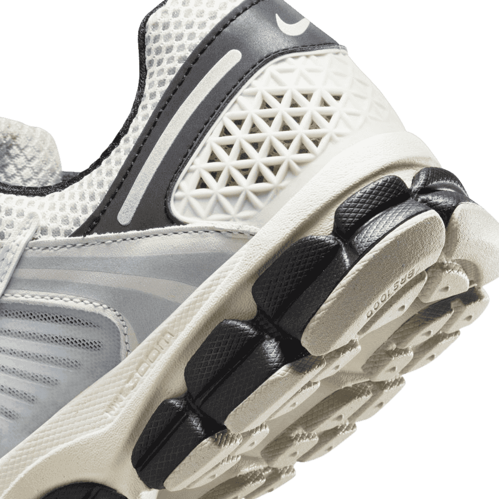 Nike Zoom Vomero 5 Light Bone/Black