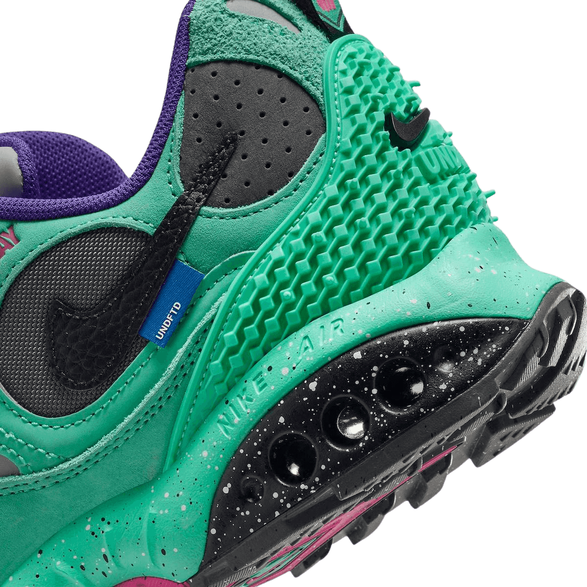 Undefeated x Nike Air Terra Humara Light Menta