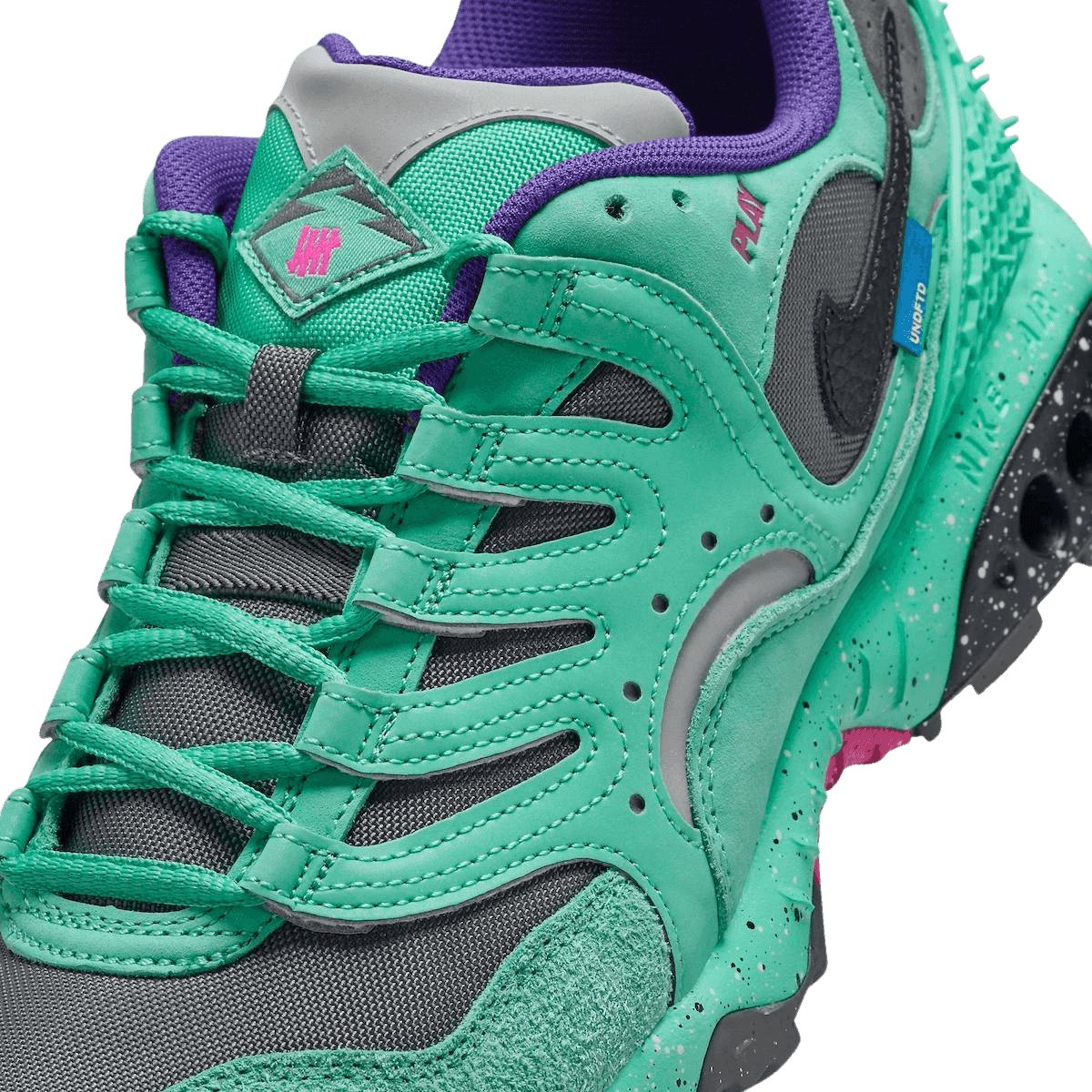 Undefeated x Nike Air Terra Humara Light Menta