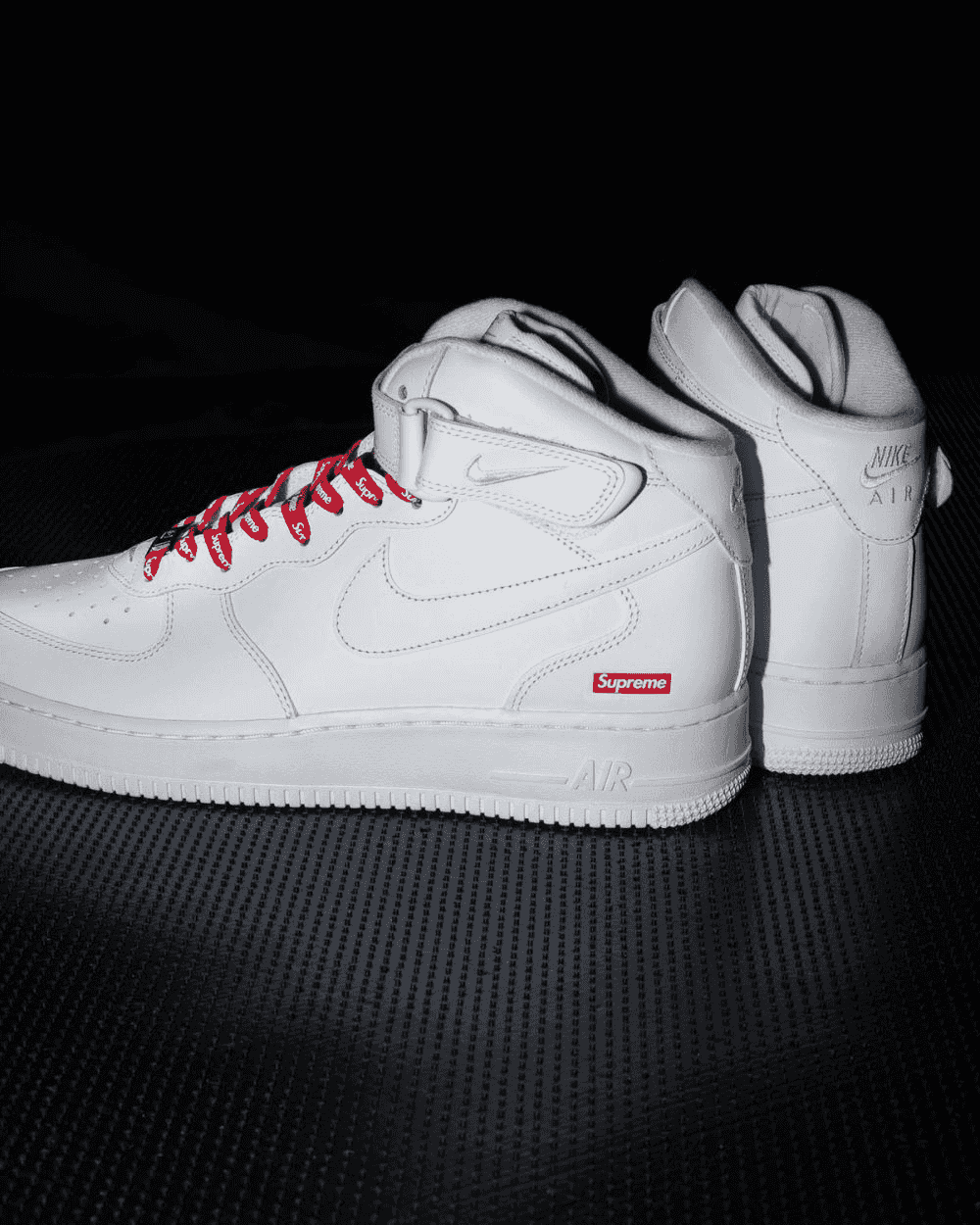 Supreme x Nike Air Force 1 Mid