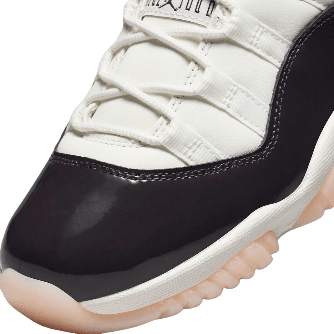 Air Jordan 11 Neapolitan (W)