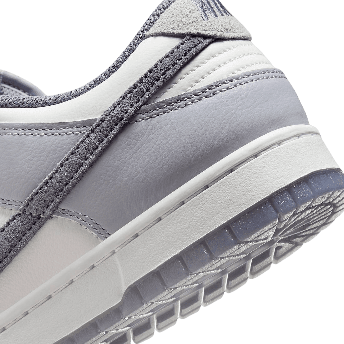 Nike Dunk Low SE Light Carbon