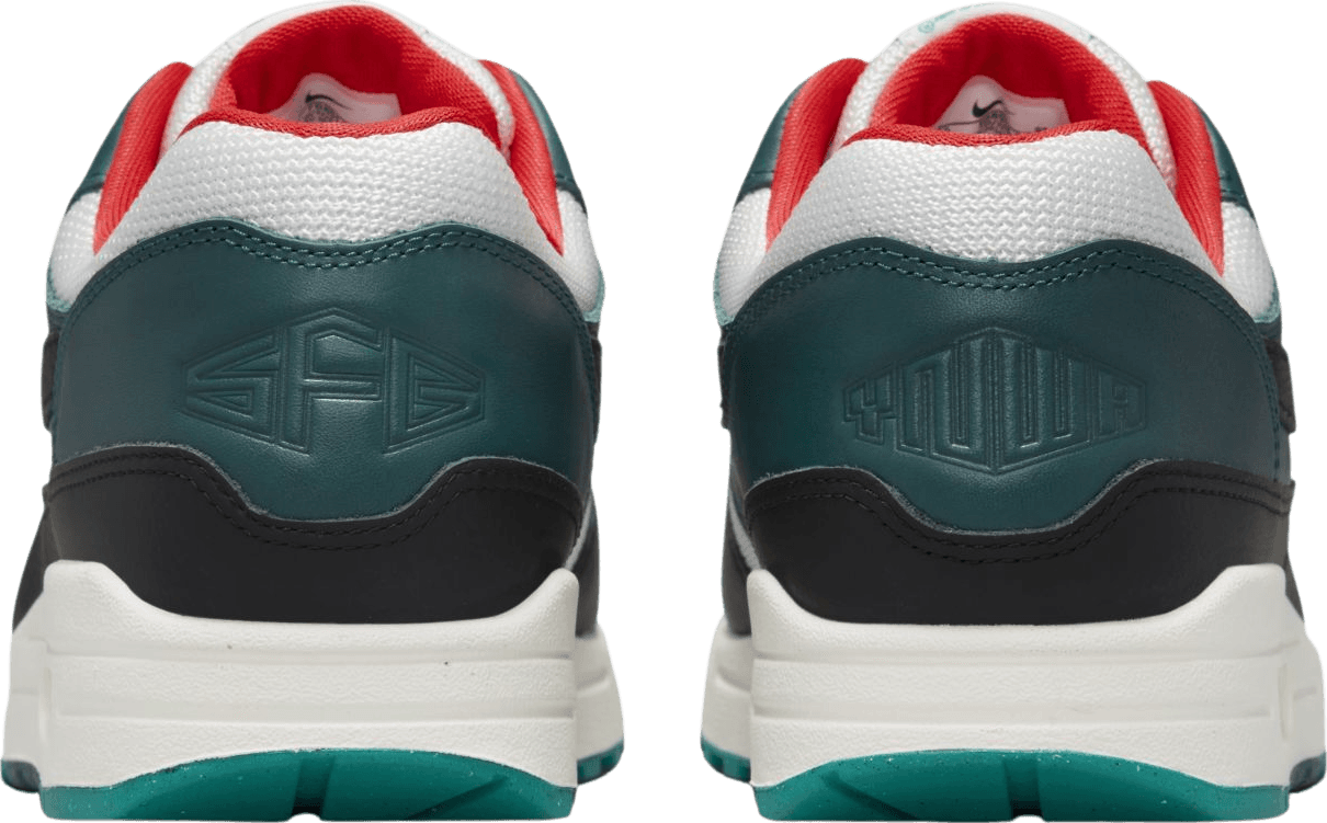 LeBron x Nike Air Max 1 Liverpool