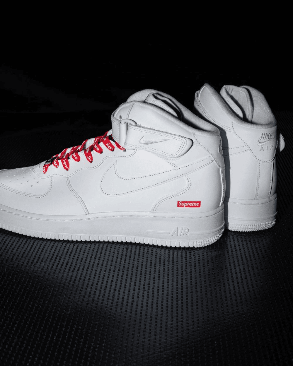 Supreme x Nike Air Force 1 Mid