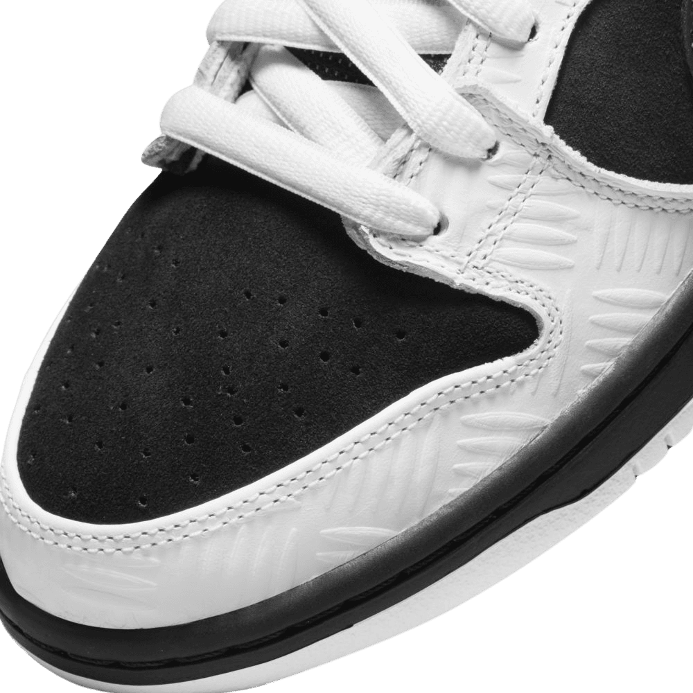 Nike SB Dunk Low TIGHTBOOTH