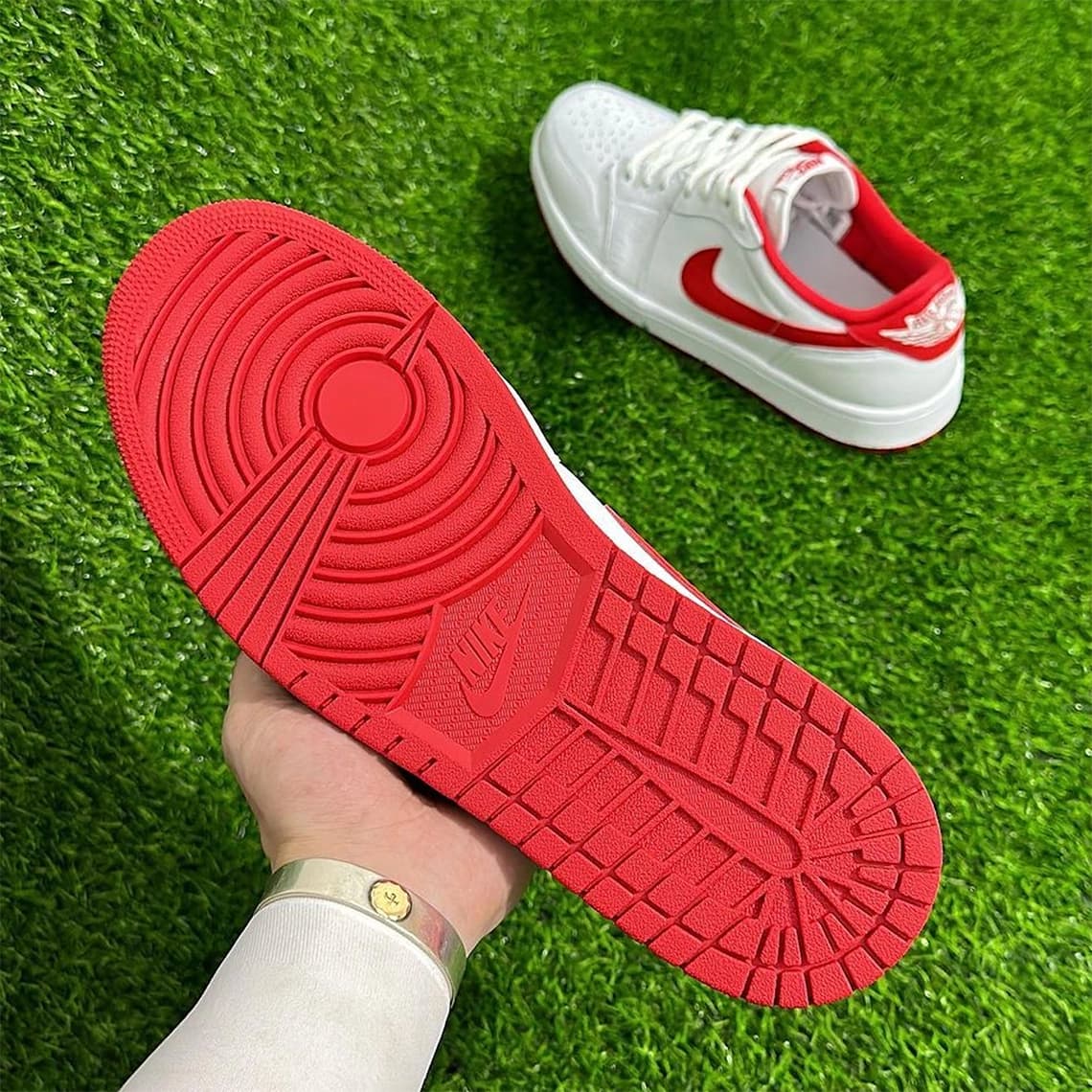 aj1lowos.webp