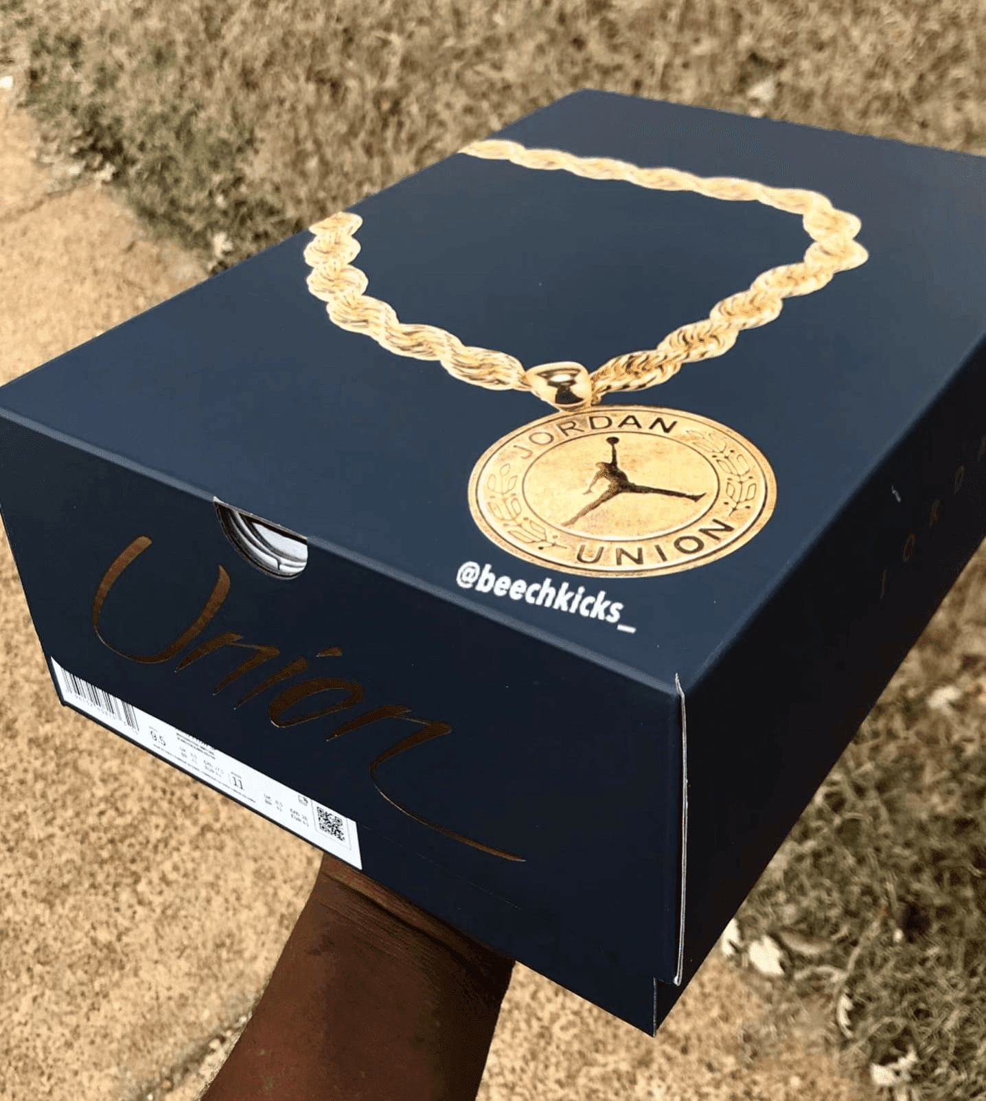 A picture containing text, box, container

Description automatically generated