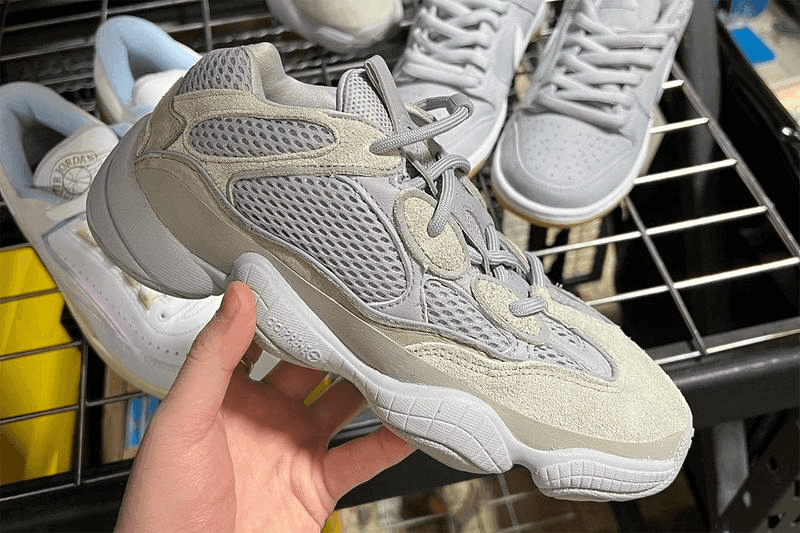 adidas yeezy 500 sneaker grey laces branding kanye west
